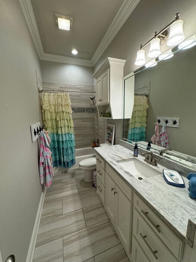 Building Photo - 629 Dumaine Dr