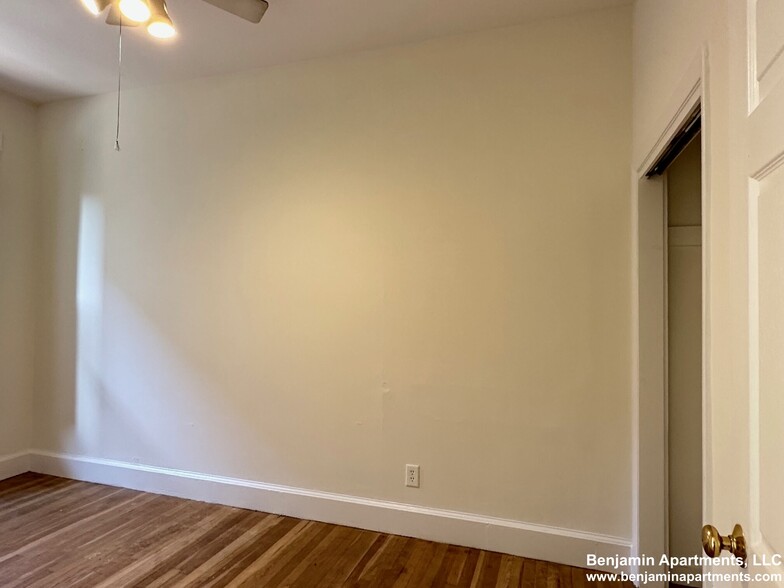 Building Photo - 517 Beacon St