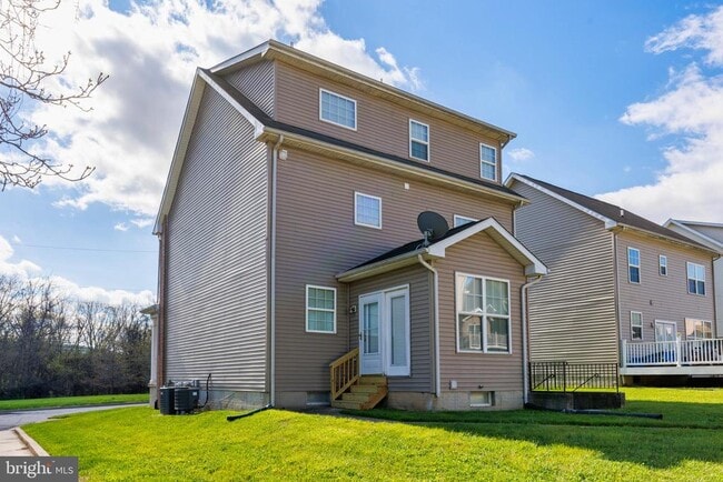 Building Photo - 4704 Denview Way