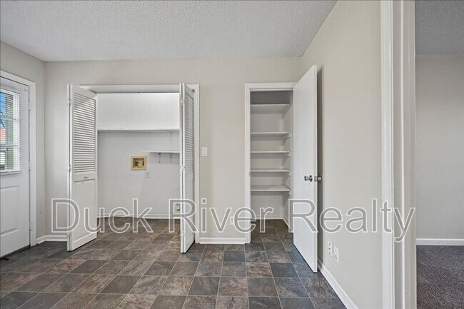 Building Photo - 525 Woods Dr