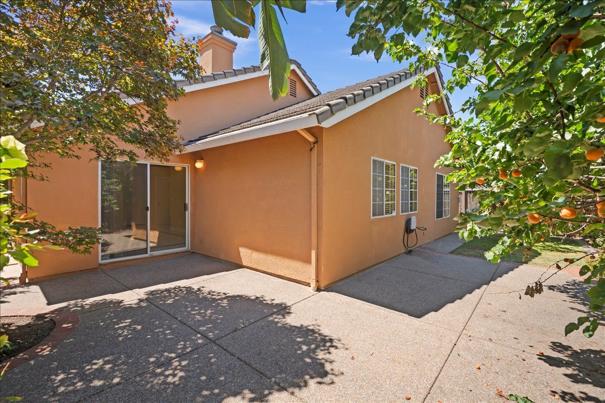 Building Photo - 38806 Litchfield Cir