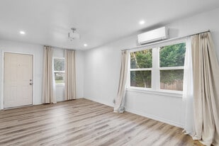 Building Photo - 2811 Watson Ave