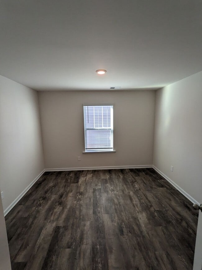 Building Photo - 4 Bedroom Ranch- Sherrills Ford