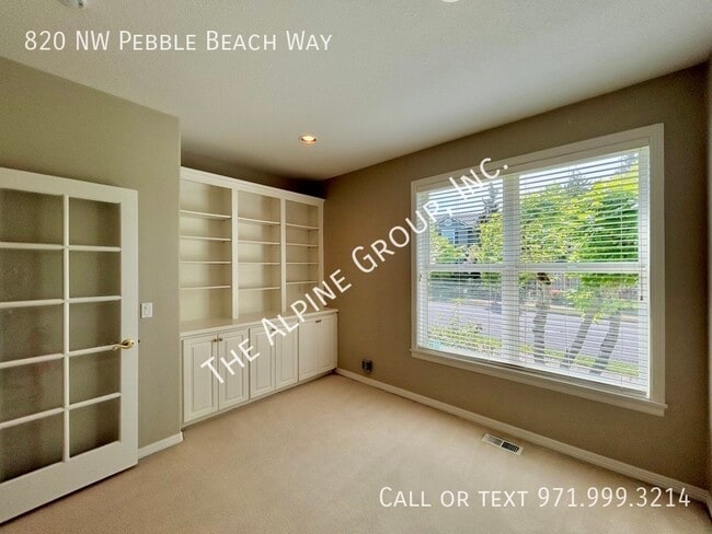 Building Photo - 820 NW Pebble Beach Way