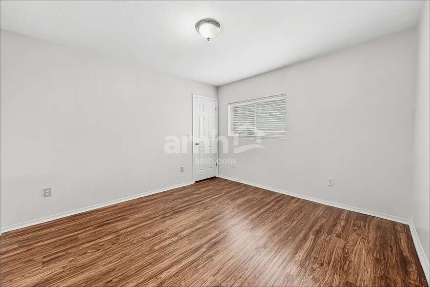 Building Photo - 6133 S Wilson Dr