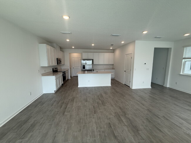 Building Photo - 6850 Rhapsody Rd