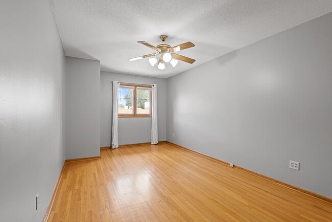 Building Photo - 2604/2606 37th Ave NE