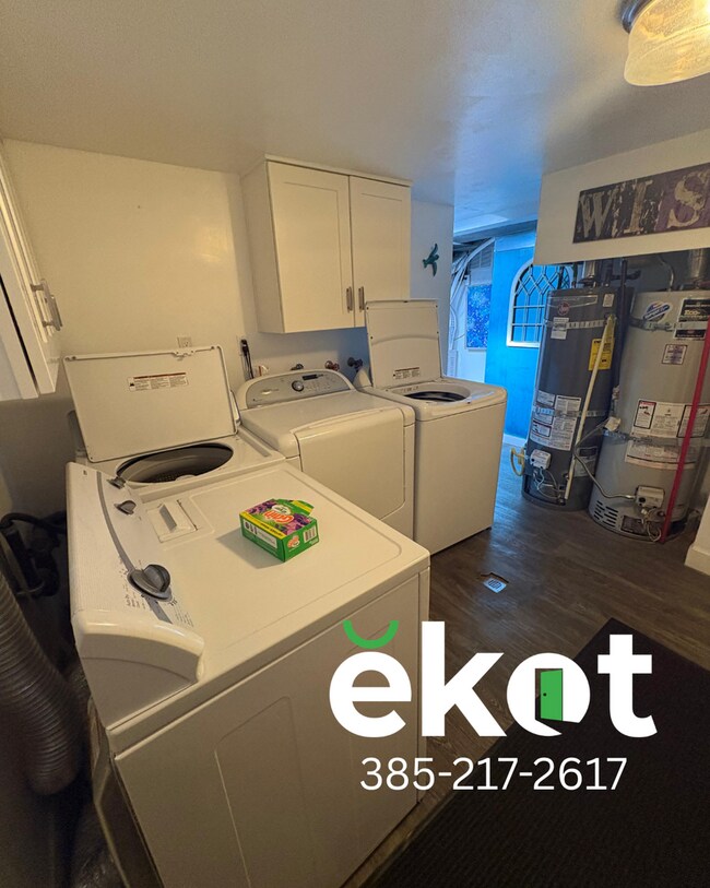 Building Photo - Birtok-500 South-1267