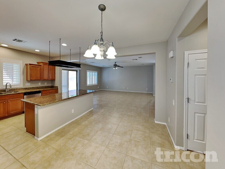 Building Photo - 10728 Khalua Ave