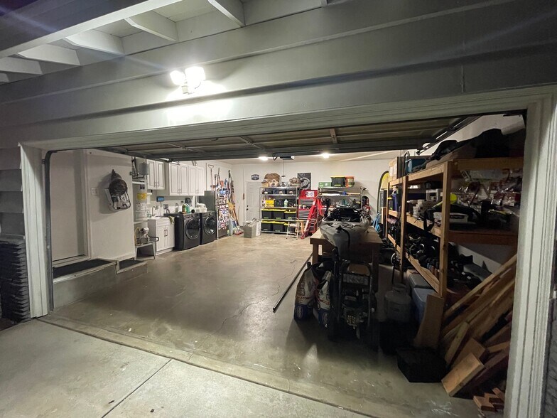 Building Photo - 4095 Fotos Ct