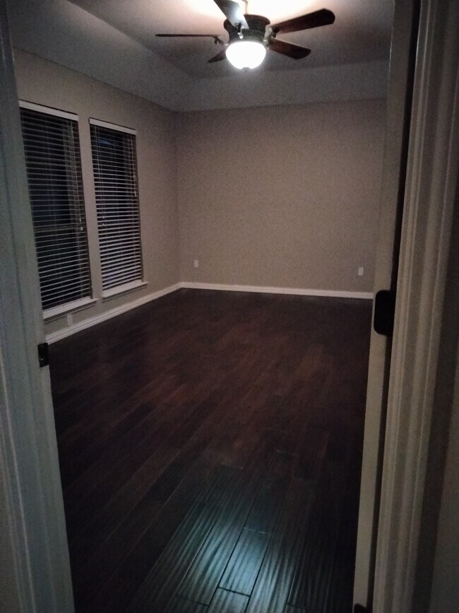 Building Photo - 8 Llano Drive