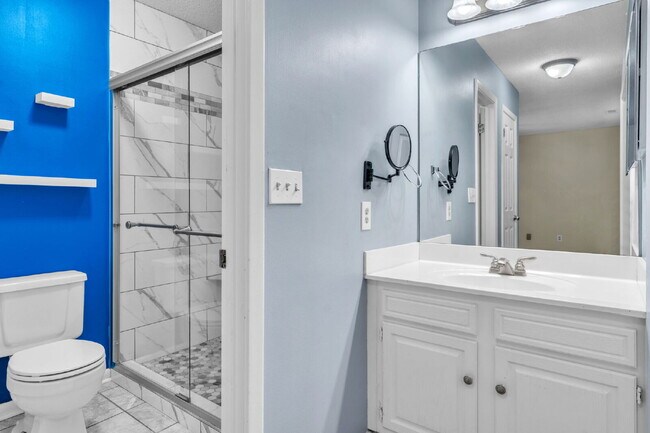 Building Photo - Beautiful 3 Bedroom 2.5 Bathroom Condo in Prime Taylors Location $1,625/mo rent