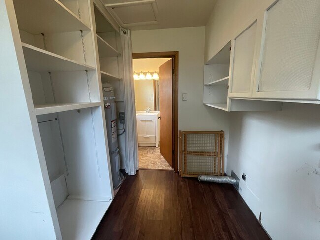 Building Photo - 3 Bed, 2 Bath Home with 2- Car Garage/Shop...