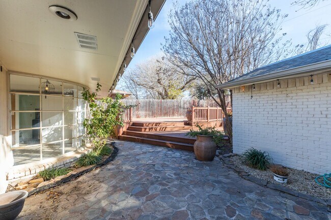 Building Photo - 3/2/2 READY TO RENT! Near ACU; ALL APPLIANCES PROVIDED