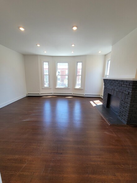 Building Photo - 682 Whitney Ave