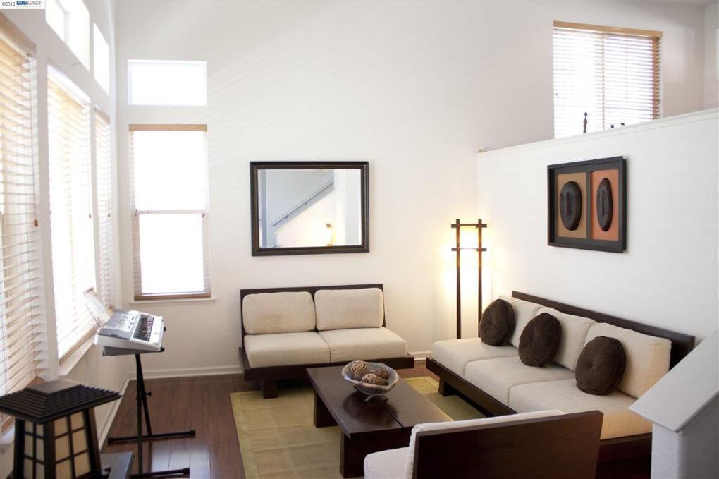 Building Photo - 367 Destino Cir