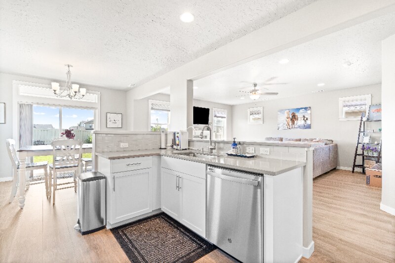 Building Photo - 10565 W Daylily Ave