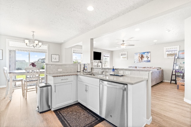 Building Photo - 10565 W Daylily Ave