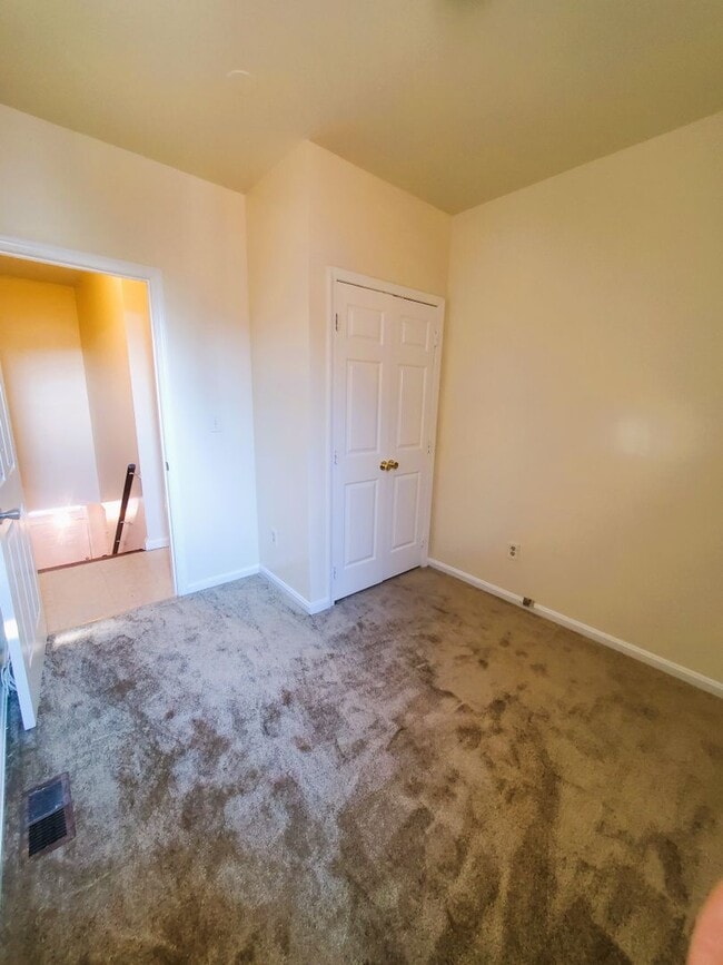 Building Photo - Large 3BR/1BA townhome in the Oliver neighborhood of East Baltimore. WATER INCLUDED