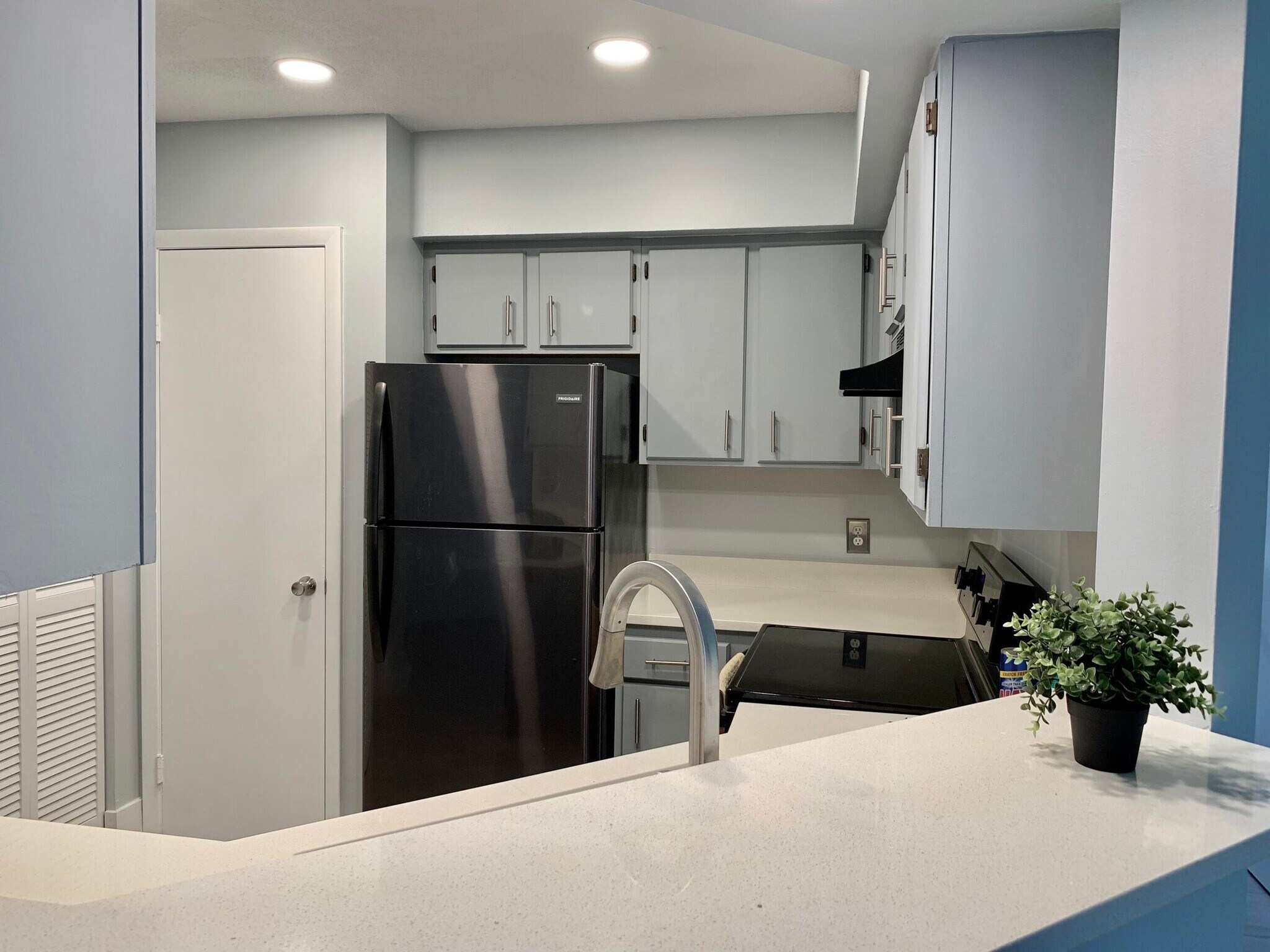 Building Photo - 815 W Boynton Beach Blvd