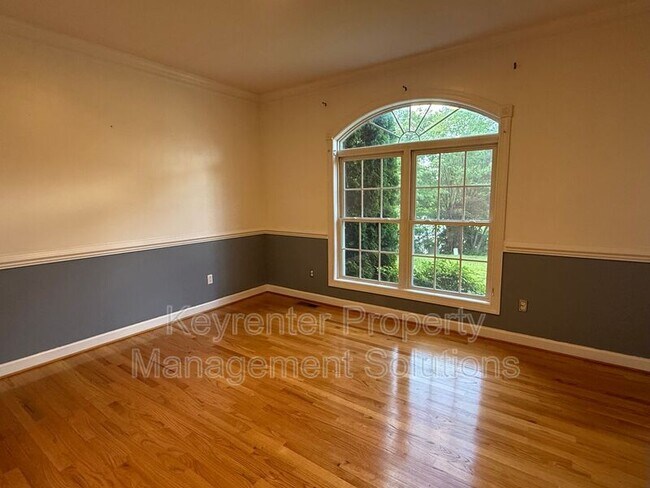 Building Photo - 104 Buckingham Pl