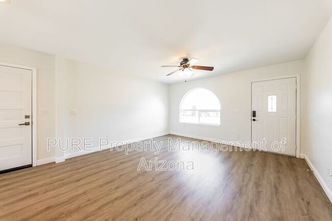 Building Photo - 333 E Cullumber Ave