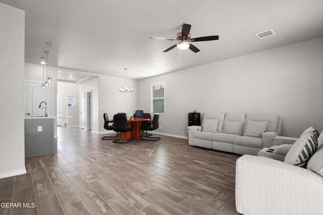 Building Photo - 7437 Schweitz Ct