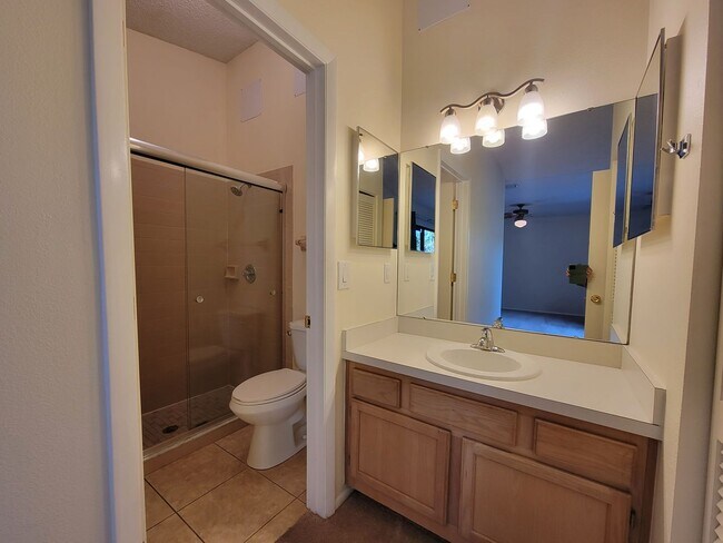 Building Photo - Cozy 2 bed/ 2 bath Villa in Beekman Lakes ...