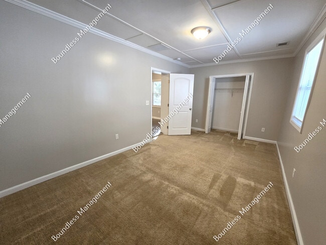 Building Photo - 713 Church St NW