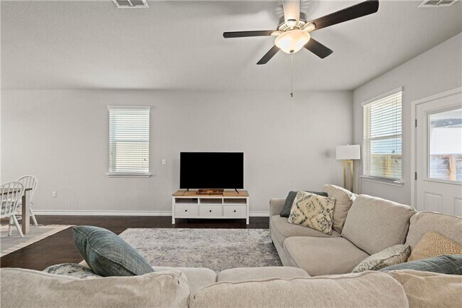 Building Photo - Newly Constructed, 4 BR / 3 BA Home - 2 Car Garage - Pool - Close to Mueller