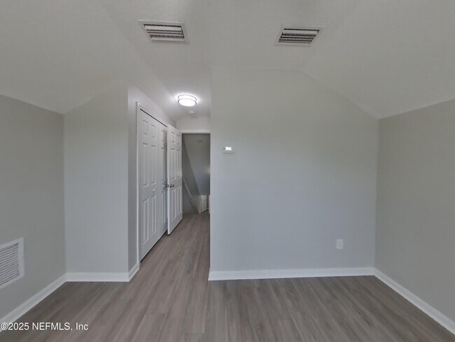 Building Photo - 3208 Ginny Lake Dr