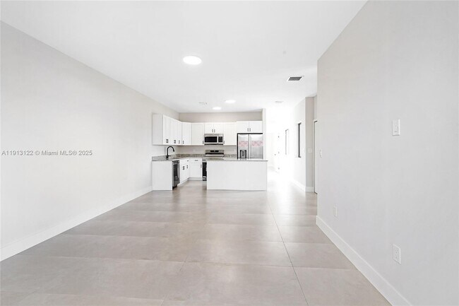 Building Photo - 4307 E 8th Ct