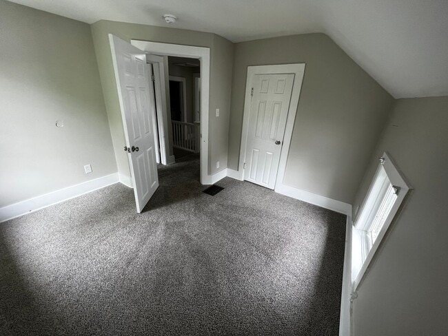 Building Photo - Recently Remodeled 4-Bedroom, 1.5-Bathroom...