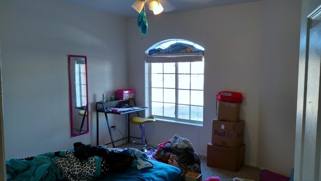 Building Photo - 10824 S Ave Primavera