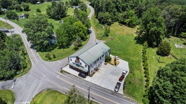 Building Photo - 610 Madola Rd