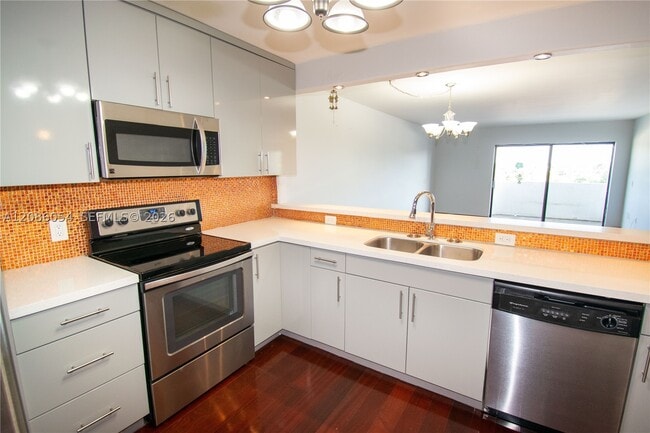Building Photo - 110 S Shore Dr