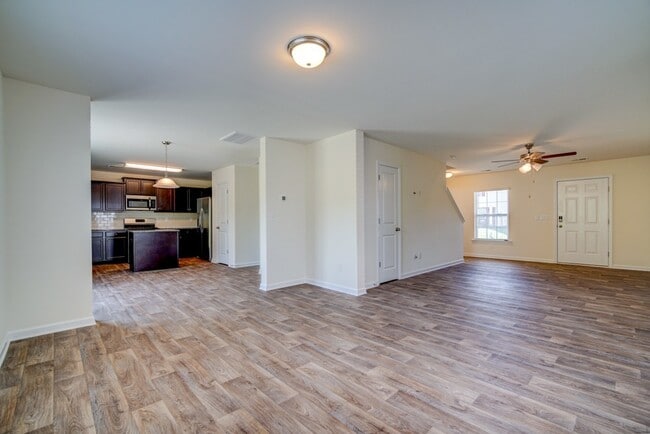 Building Photo - 3 BR, 2.5 BA., 2 Car Garage in Boiling Springs, Near I-85