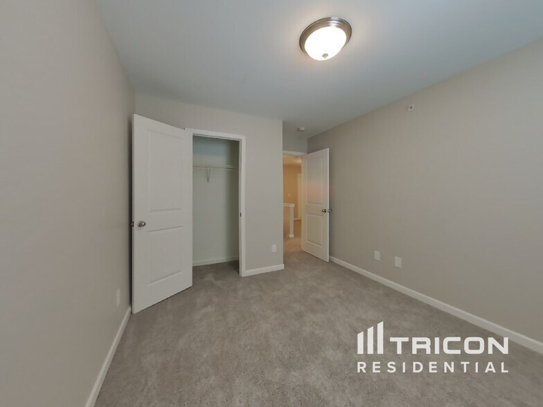 Building Photo - 121 Hickory Sta Ln