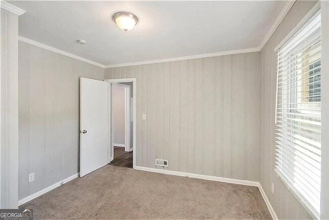 Building Photo - 2077 Rosewood Rd