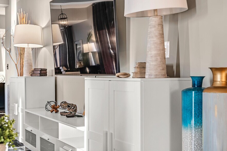 Building Photo - 275 U.S. 20-SI ID1240408P