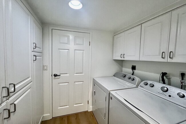 Building Photo - 10390 Wilshire Blvd