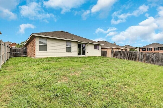 Building Photo - 2152 Laughlin Rd