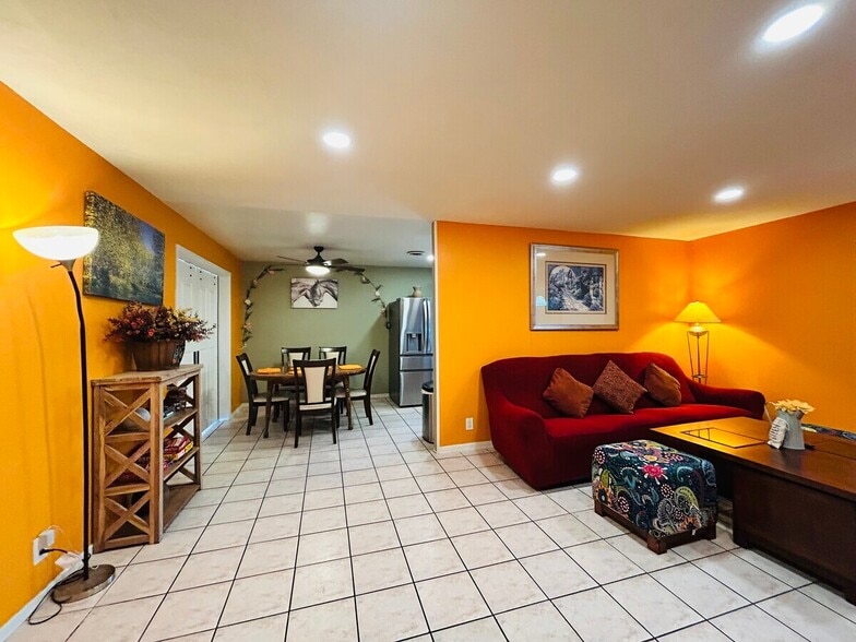 Building Photo - 8871 Belmont St