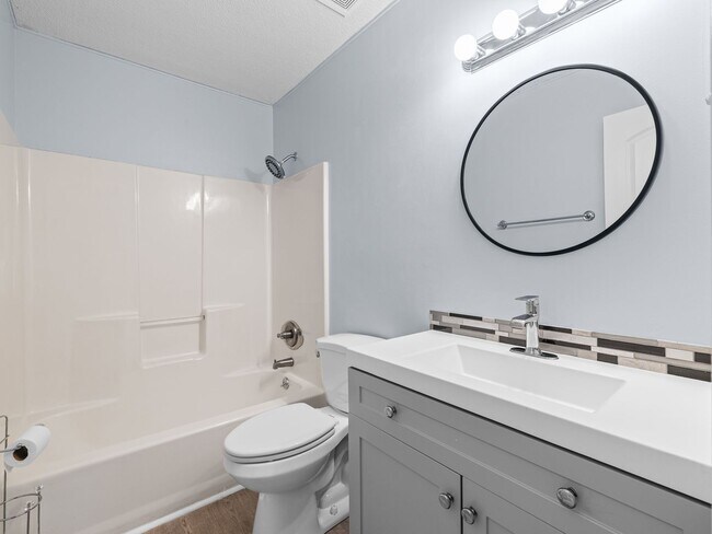 Building Photo - Beautiful 4 Bedroom Home with Bonus Room and Fenced Yard