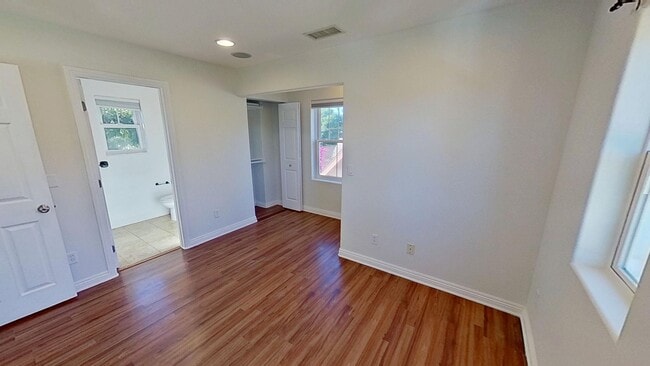 Building Photo - 415 W De La Guerra St