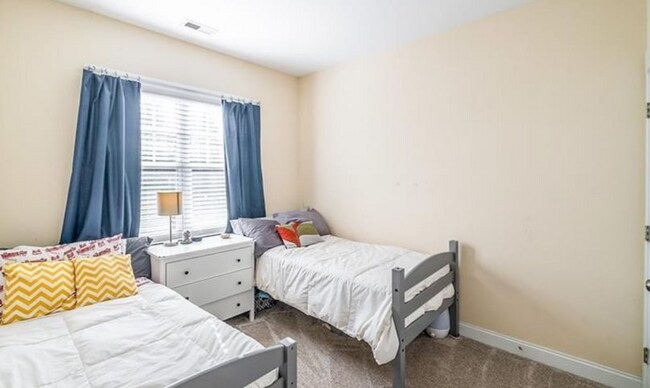 Building Photo - 531 Watson St