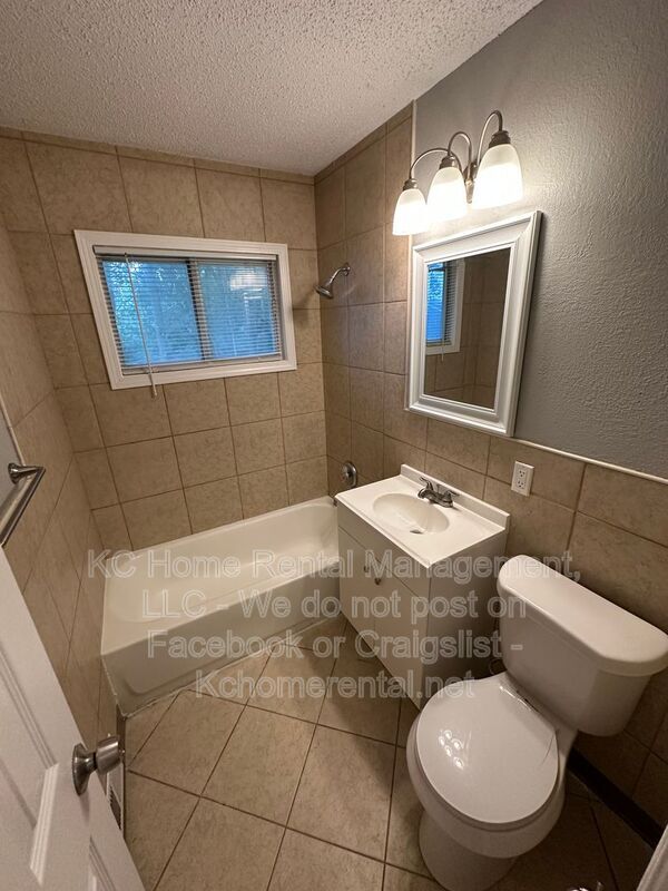 Building Photo - 11407 Delmar St