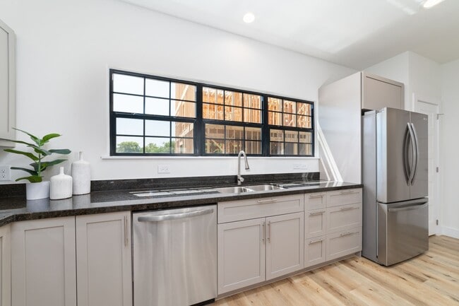 Building Photo - 11916 S Hoa Sen Cir