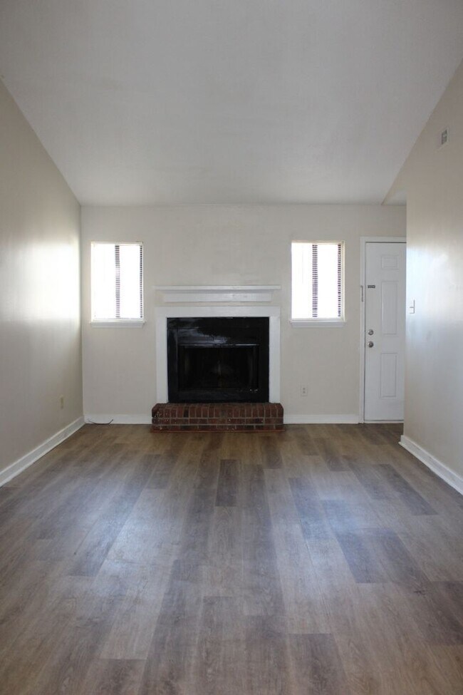 Building Photo - Charming Duplex in Havelock