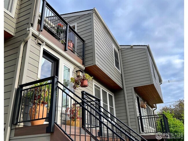 Building Photo - Chic Renovated Three Level Condo in Walnut Grove, Whittier neighborhood